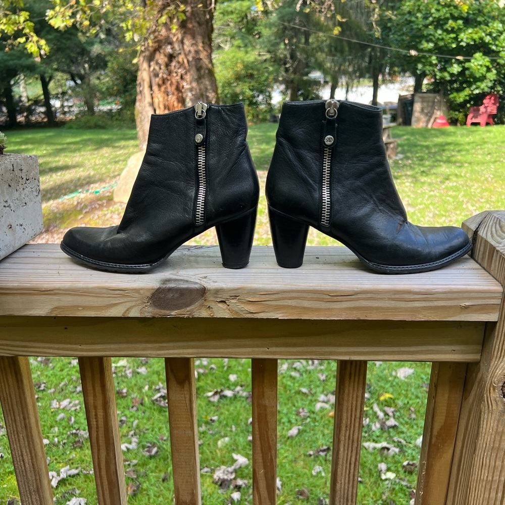 Stuart Weitzman Black Ankle Booties with Zipper Sz 7